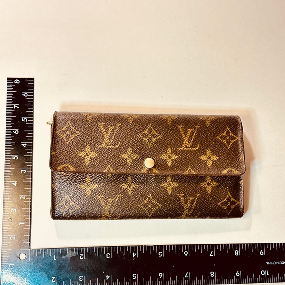 Louis Vuitton Monogram The Sarah long wallet with Gold Chain. - Picture 11 of 14